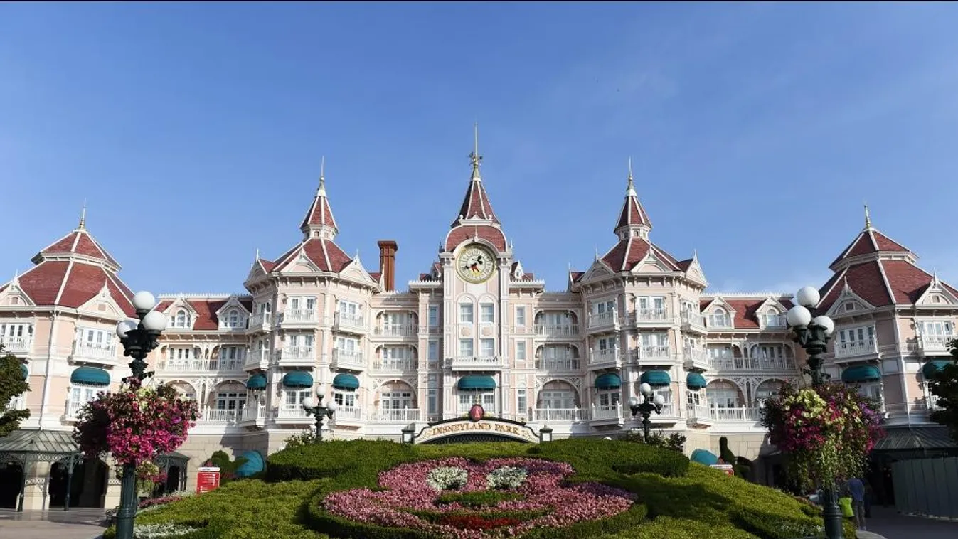 Videó: Lessetek be a megújult a párizsi Disneyland Hotelbe!