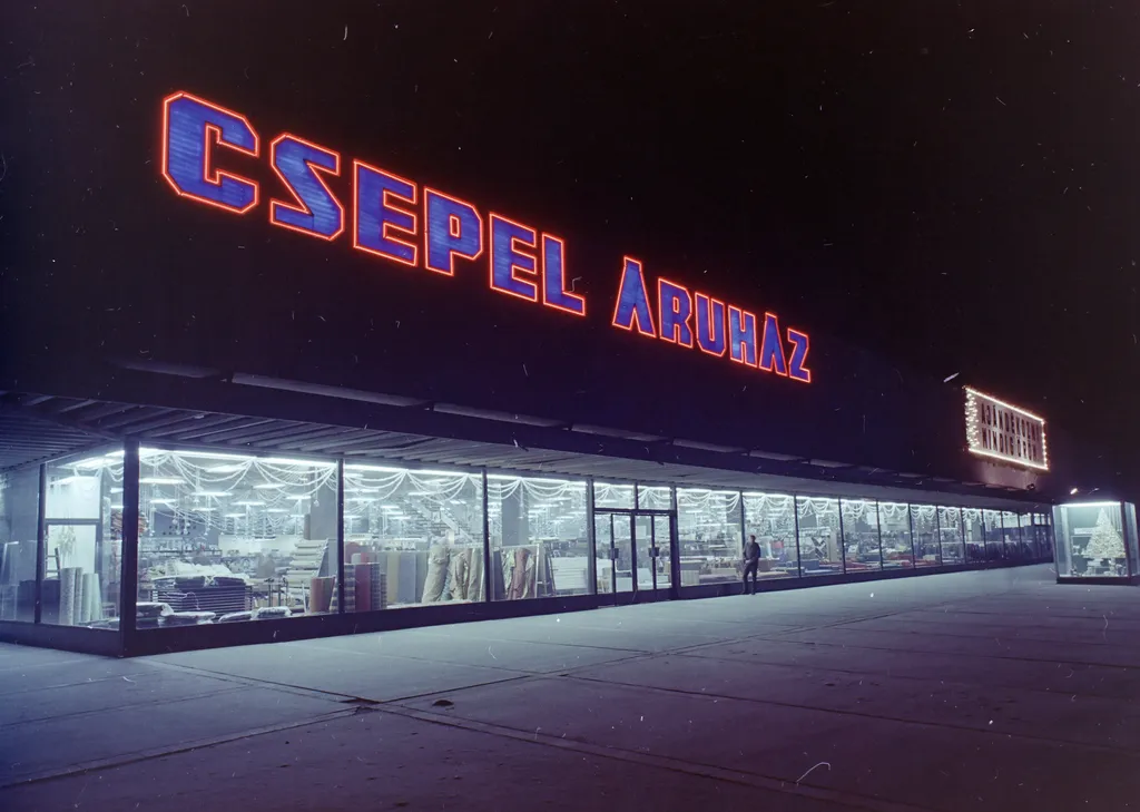 1970, Csepel áruház neonreklám