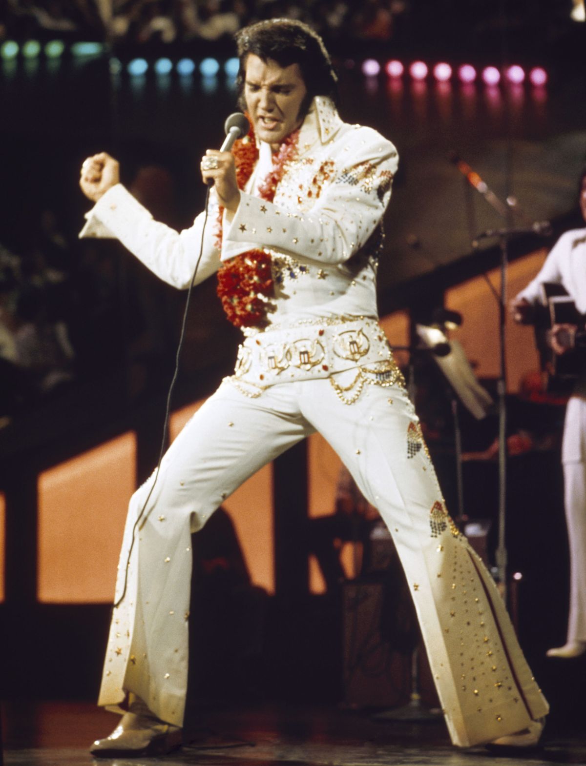 Elvis Presley perfoms live in Honolulu