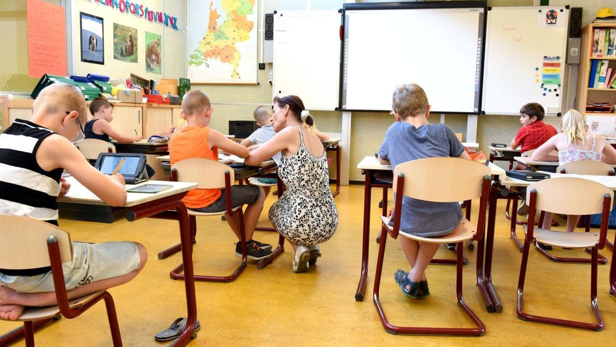 Rétvári Bence: Átlagosan 32,2 százalékkal nő a tanárok, óvónők bére