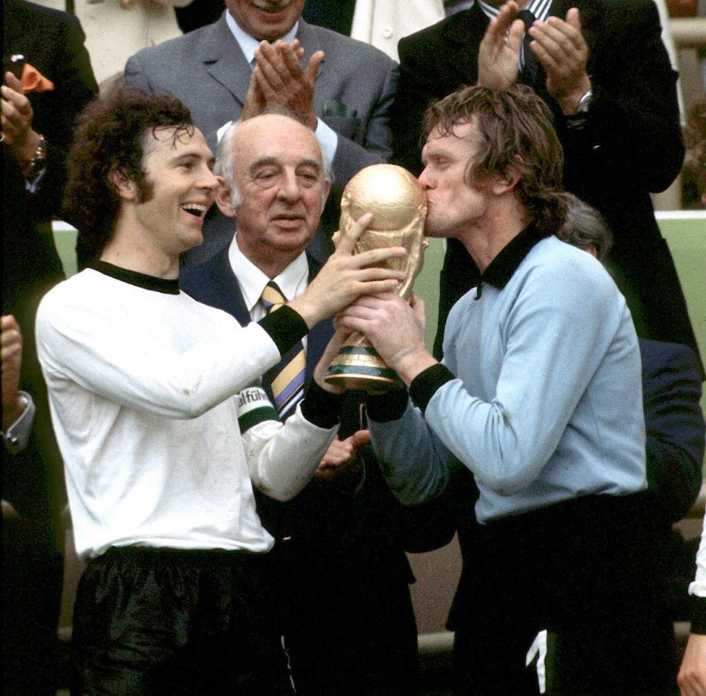 Beckenbauer (balra) és Maier: 1974-ben (képünkön) játékosként, 1990-ben edzőként vezették világbajnoki címre az NSZK válogatottját
