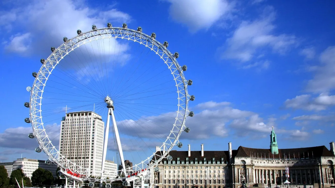 Feltépte a szél a London Eye fülkéjének tetejét, egy család fent ragadt a magasban