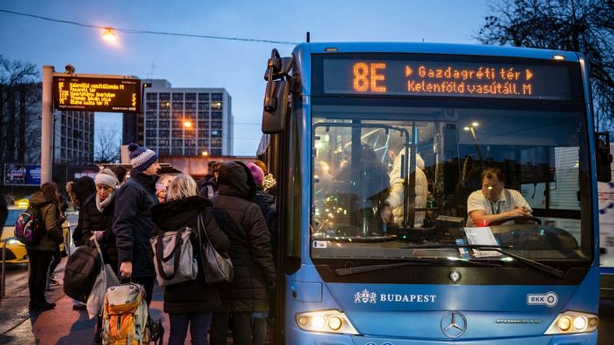 Karácsony előbb tagadta a járatritkítást, aztán bevallotta