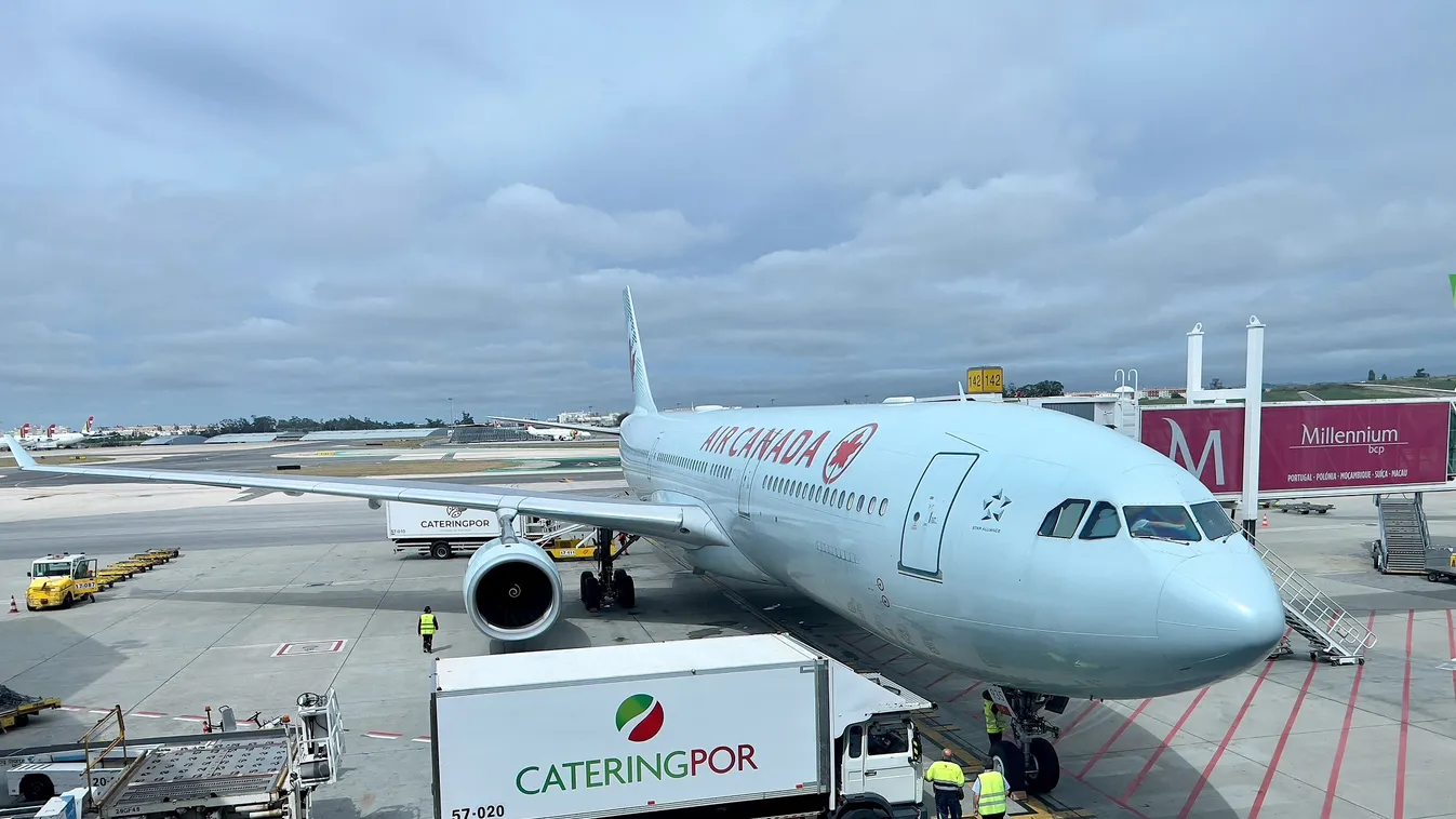 Egy utas kizuhant egy Boeing ajtajából