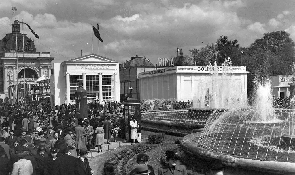 1941 telefonfülke a Városligetben, a BNV-n