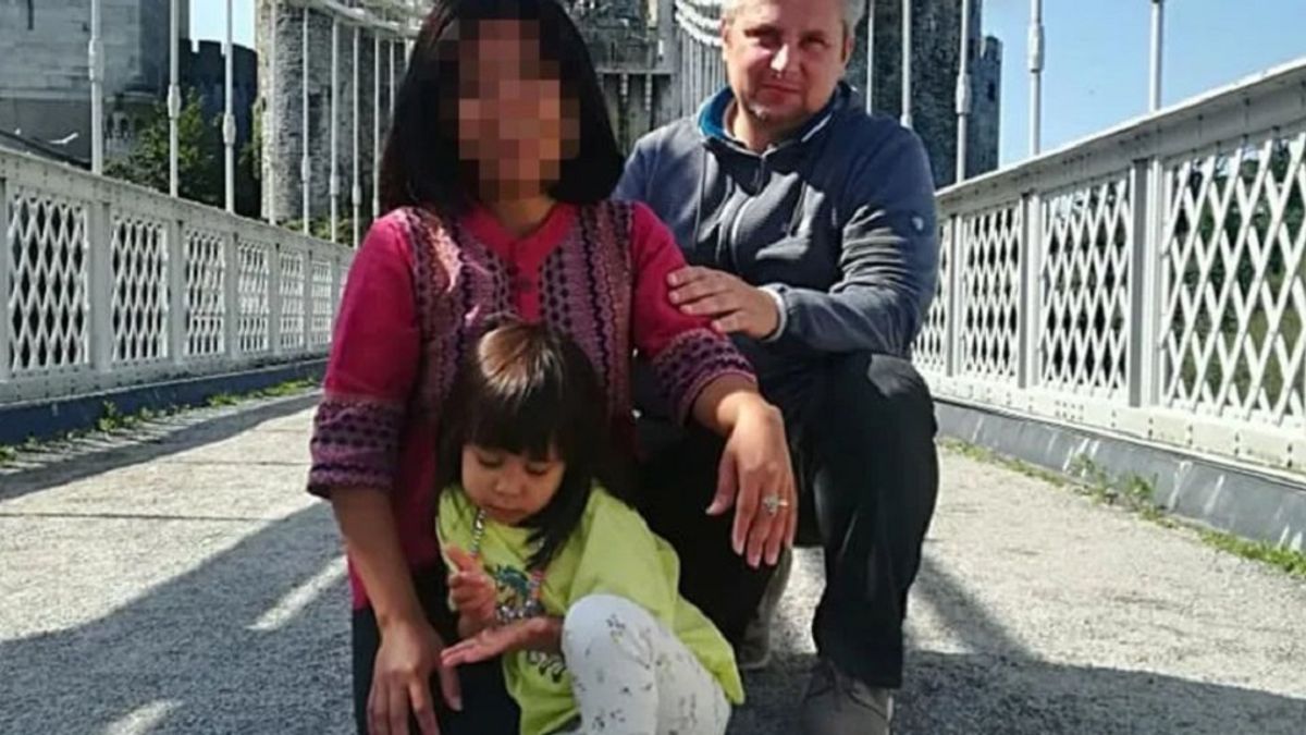 Rendőrök törték be az ajtót: lányaival együtt találtak holtan az édesapát