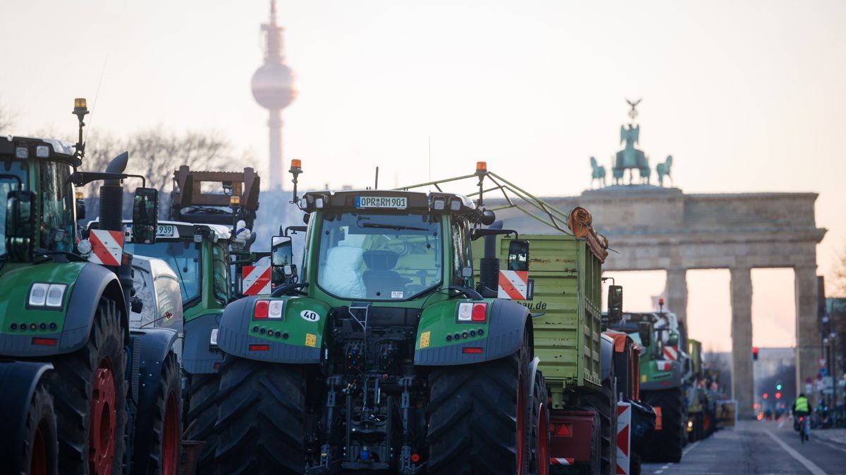 Káosz Németországban: a gazdatüntetések miatt kiürülnek a szupermarketek polcai