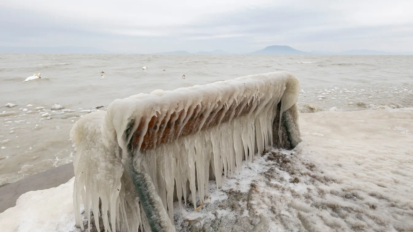 Befagyott a Balaton, de életveszélyes a jégre menni és sokba is kerülhet