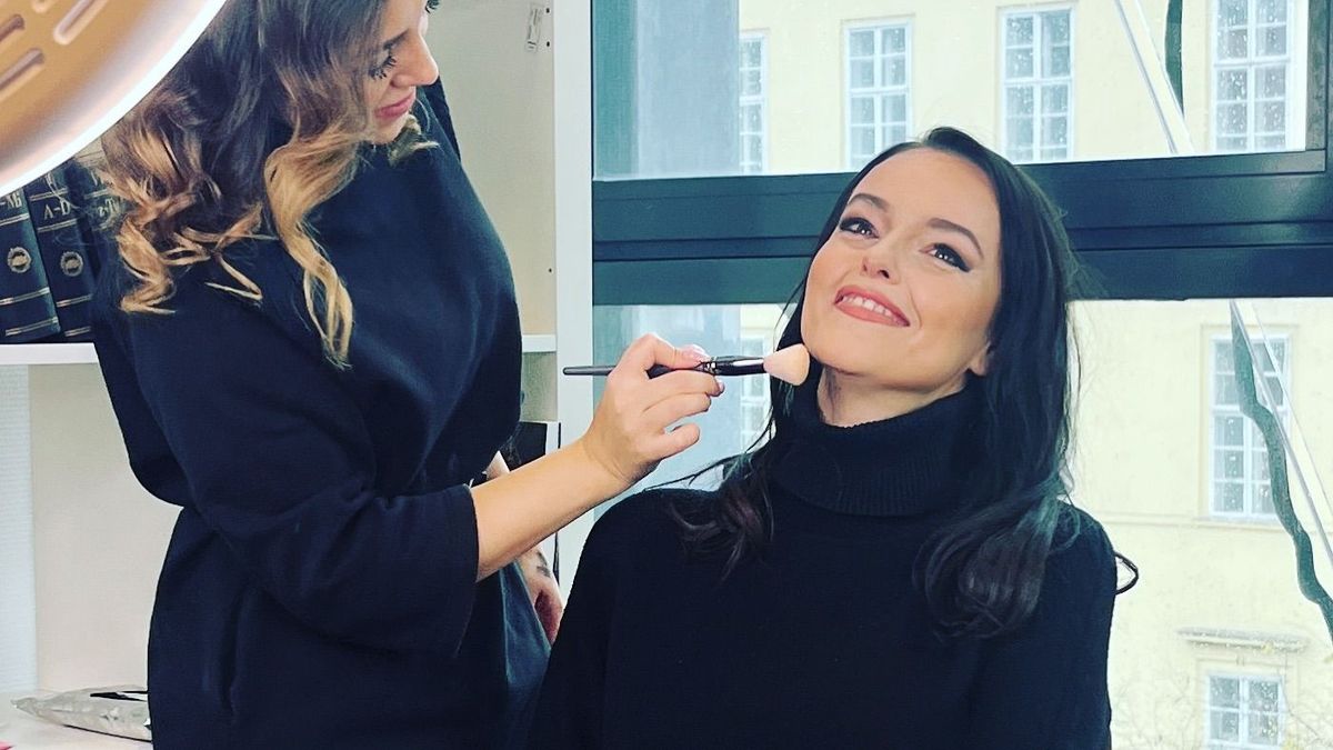 Lerántjuk a leplet! Így lett a kolleganőnkből Angelina Jolie! – videó