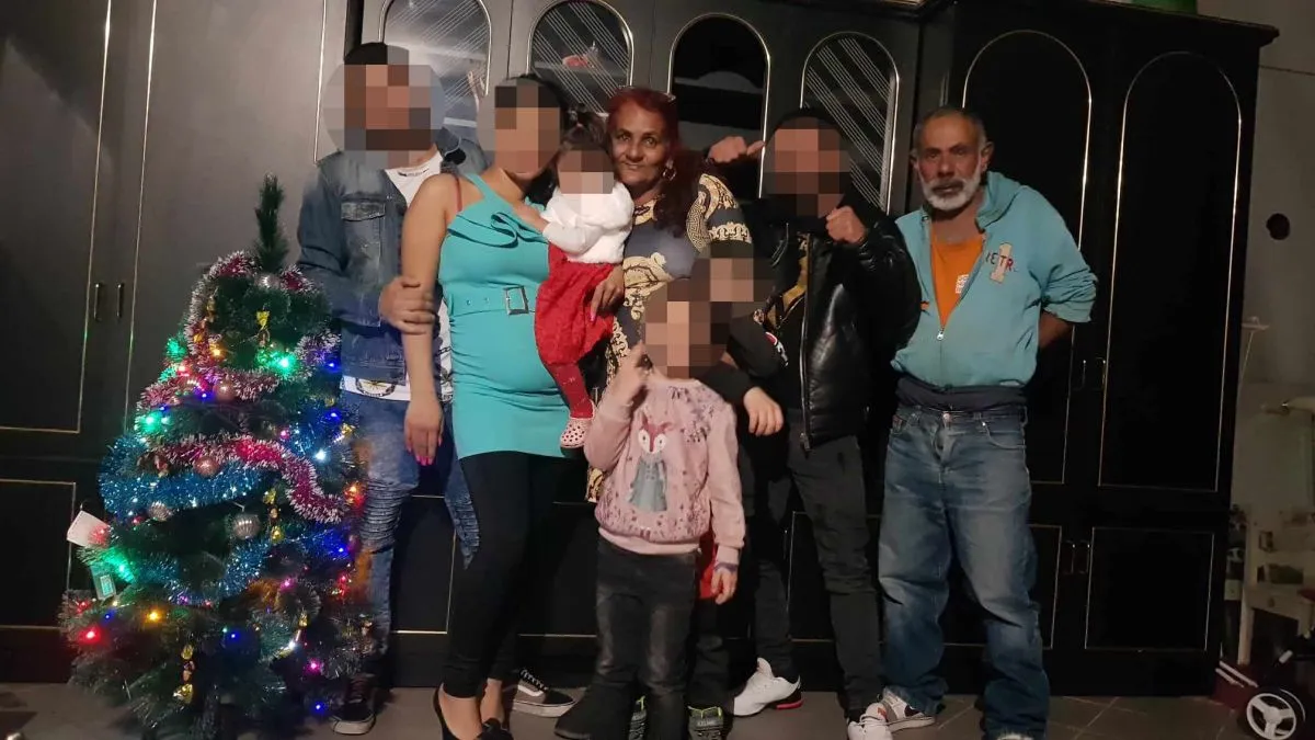 Ildikó (középen) több mint két hete nem találja a bátyját, Lajost (jobbszélső). Karácsonykor találkoztak utoljára / Fotó: Jónás Ildikó 