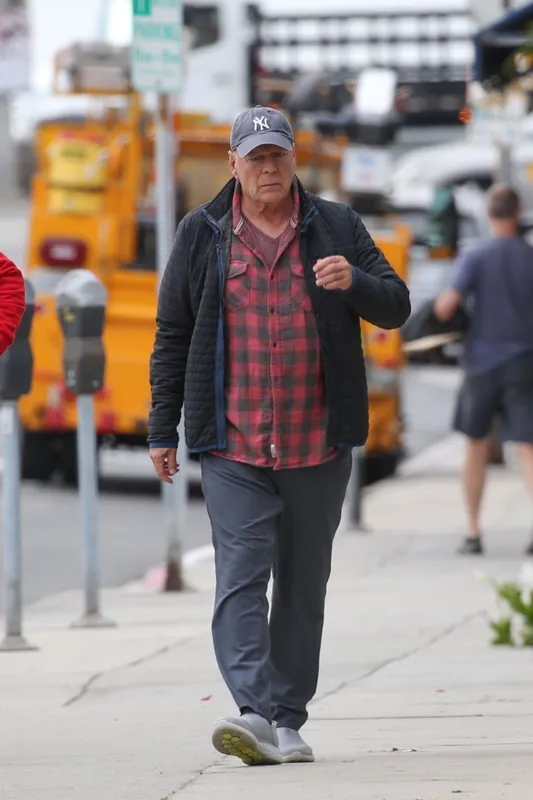 HOT FELTÖLTÉS BRUCE WILLIS