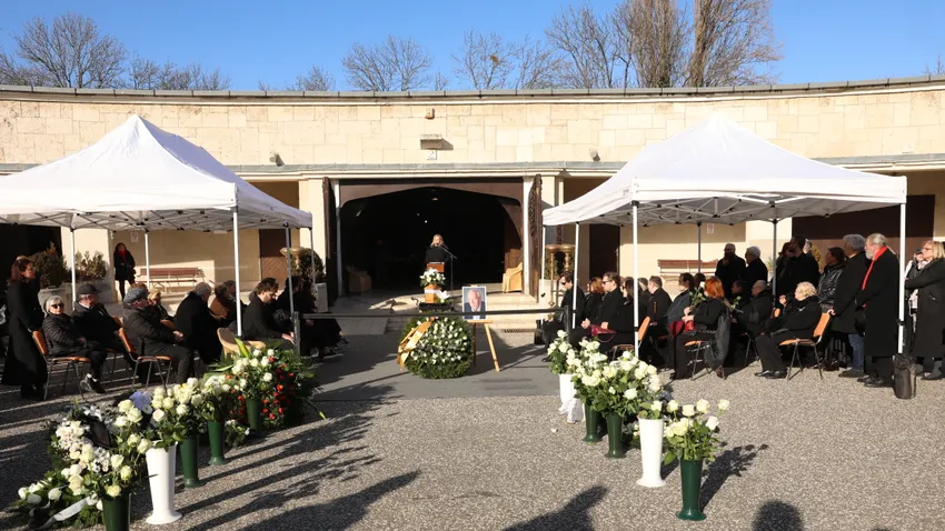 Rengetegen érkeztek Benedek Miklós temetésére