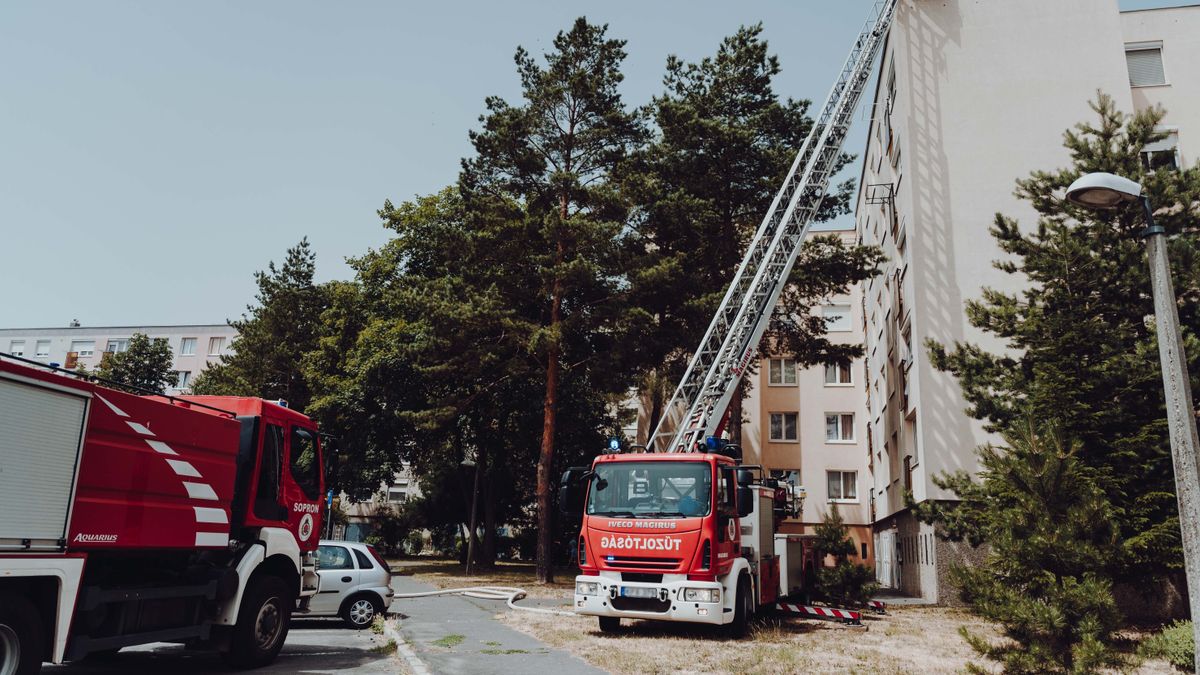 Lángba borult egy panelház Kaposváron: több ember füstmérgezést kapott