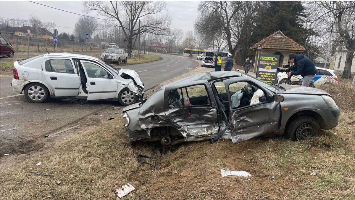 Horror Debrecennél: két gyerek súlyosan megsérült, hat embert vittek kórházba - Videó