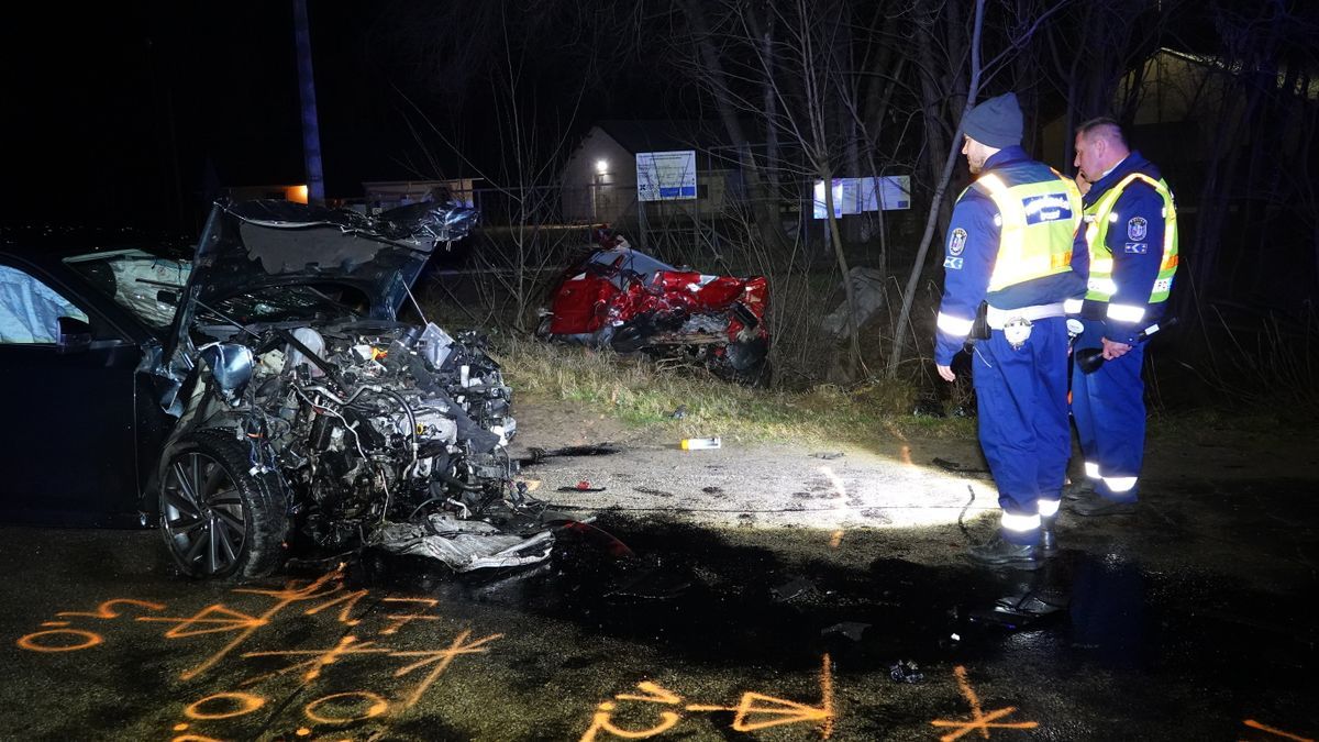 Zokognak a helyiek: Belehalt a sofőr a biciklis előzésébe Kerekegyházánál