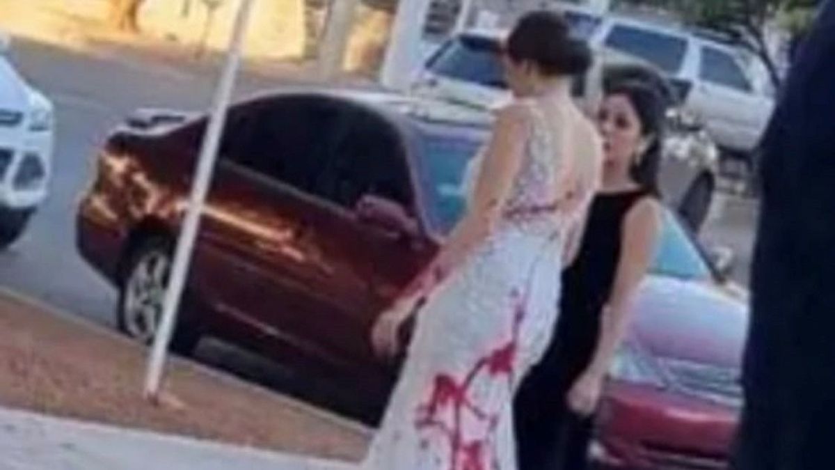 Botrányba fulladt esküvő: egy dühöngő anyós mérgében vörös festékkel öntötte le fia menyasszonyát – fotók!