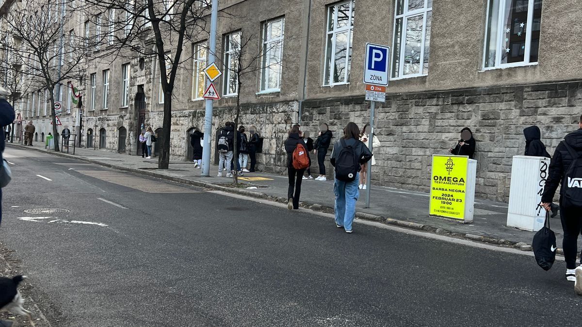 Fenyegetőzés a budai középiskolában: házkutatást tartottak a fiúnál