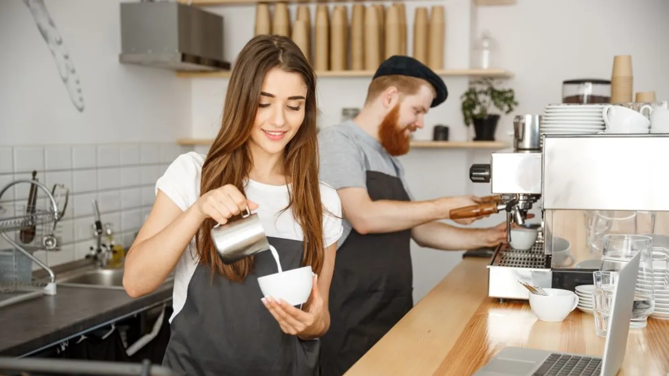 A kávékészítés új dimenziói: a Latte Art és barista tanfolyamok titkai
