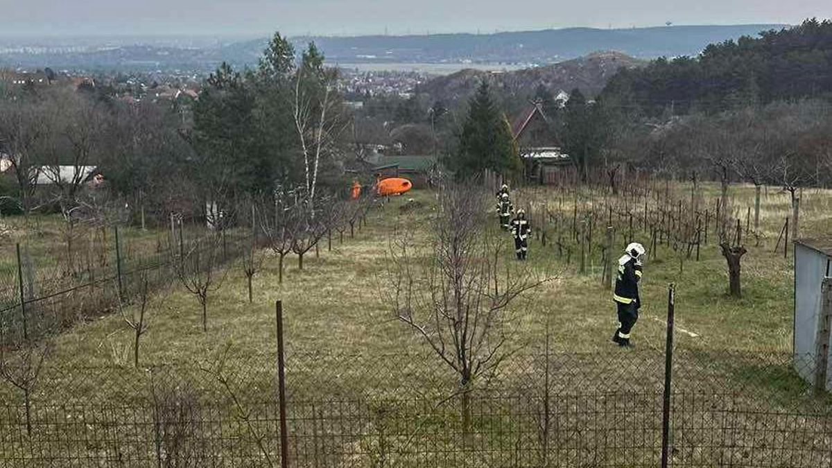 Saját lábán szállt ki az utas és a pilóta is a Budaörsön lezuhant repülőből