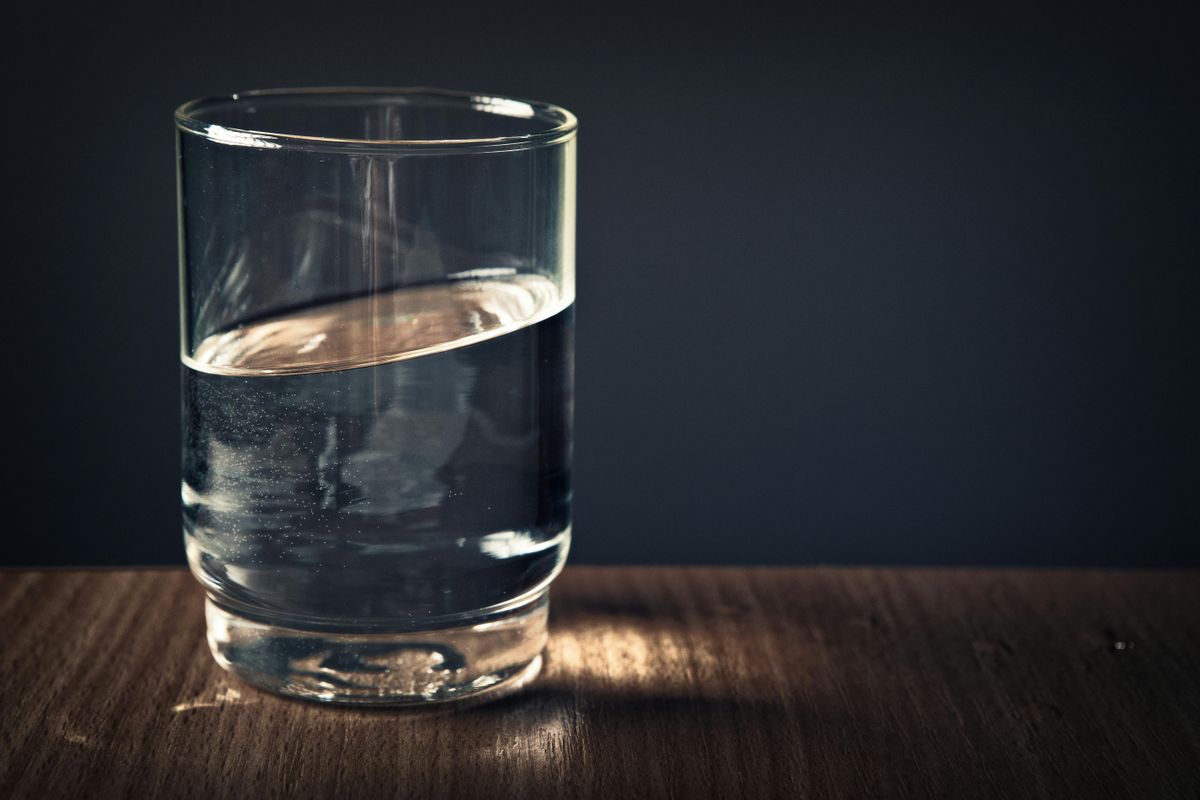 pohár víz hidratálás