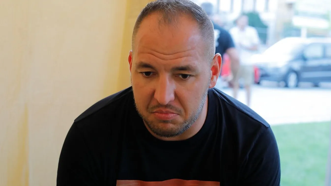 Hivatalos: döntöttek a Curtis édesanyját magára hagyó mentős sorsáról