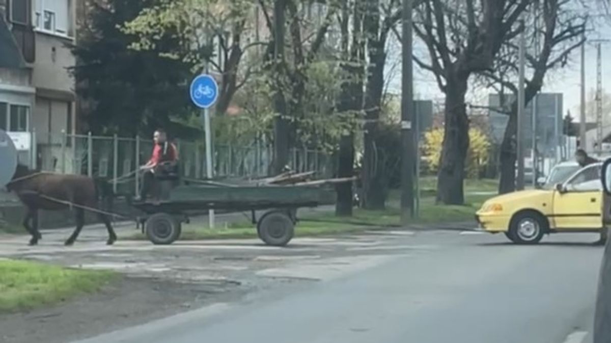 Ilyet még nem láttál! Sosem találnád ki mivel vontattak egy autót Kecskeméten – videó