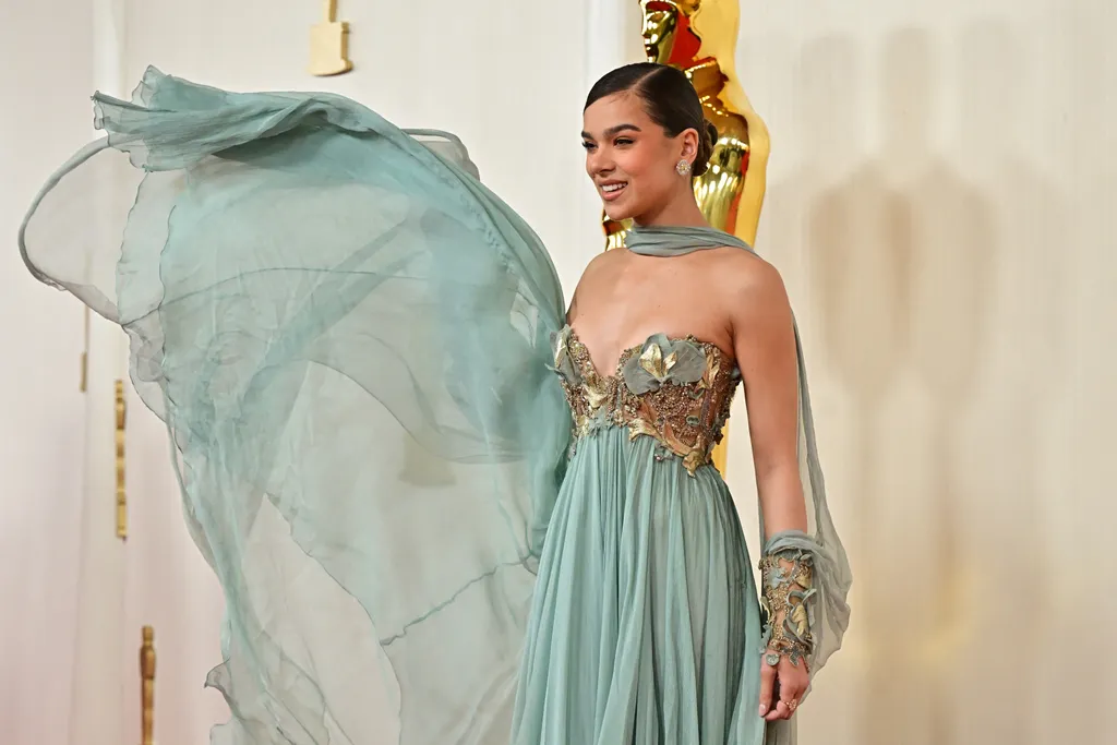 Hailee Steinfeld valóságos Disney-tündér volt az Oscar-gálán, nem igaz?