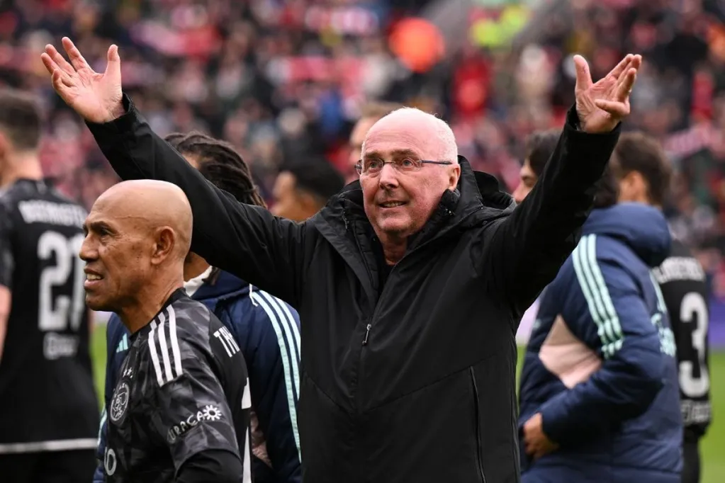 A haldokló Sven-Göran Eriksson könnyezve hallgatta a neki is szóló liverpooli focihimnuszt