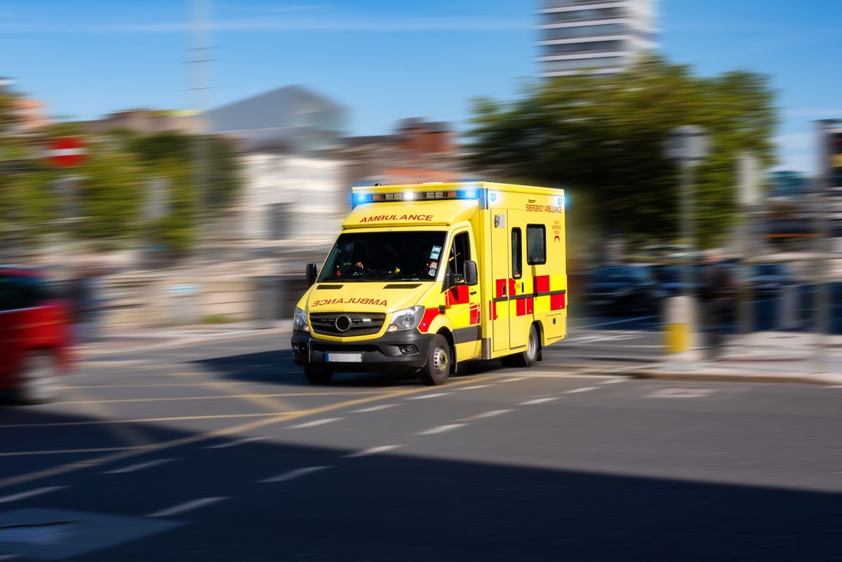 Ambulance,Responding,To,Emergency,Call,Driving,Fast,On,Street