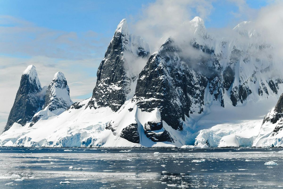 Antarktisz hegy hideg jég hó