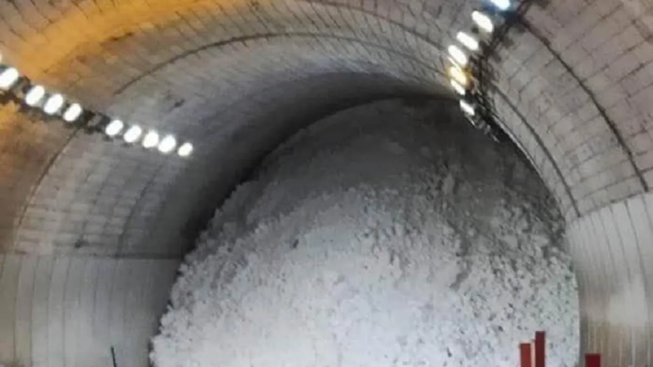 Videó: Két falut zárt el egy lavina a külvilágtól Olaszországban