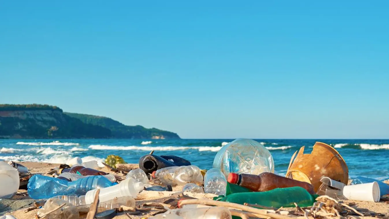 Videó: Szemétszőnyeg teszi tönkre Bali álomstrandjait