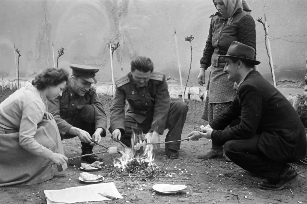 1954, szalonnasütés Abasáron