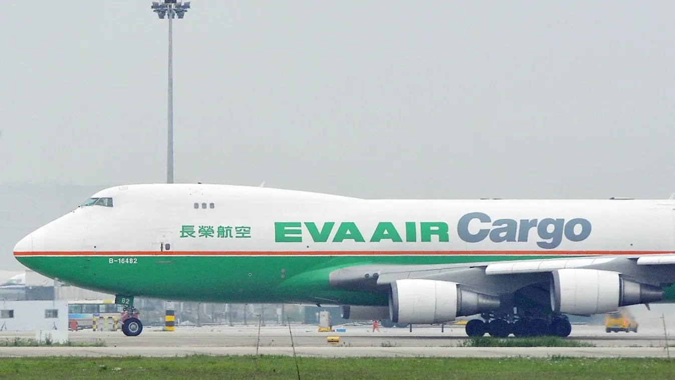 Egy utas menet közben egy Boeing mellékhelyiségében próbált véget vetni az életének