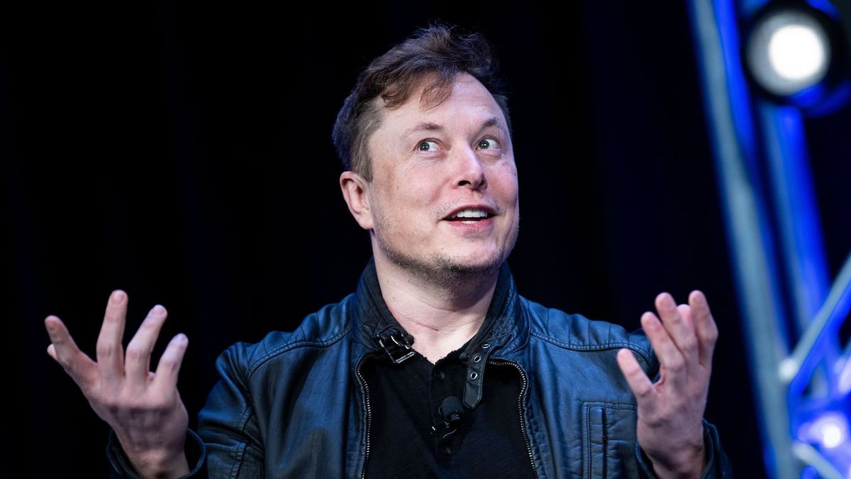 Elon Musk cége, a Tesla bemutatta a legújabb autóját /