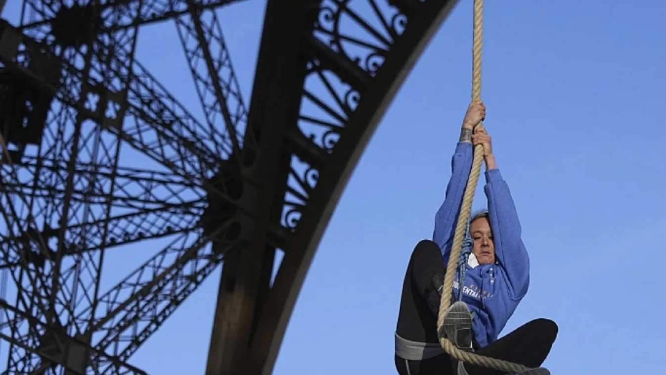 Elképesztő világrekordot döntött a sportoló az Eiffel-tornyon