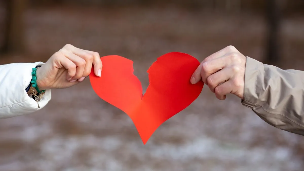 Two,Hands,,Male,And,Female,,Tear,Red,Heart,Symbol,Of