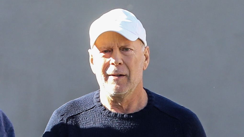 PREMIUM EXCLUSIVE Bruce Willis loves his HEY sweater