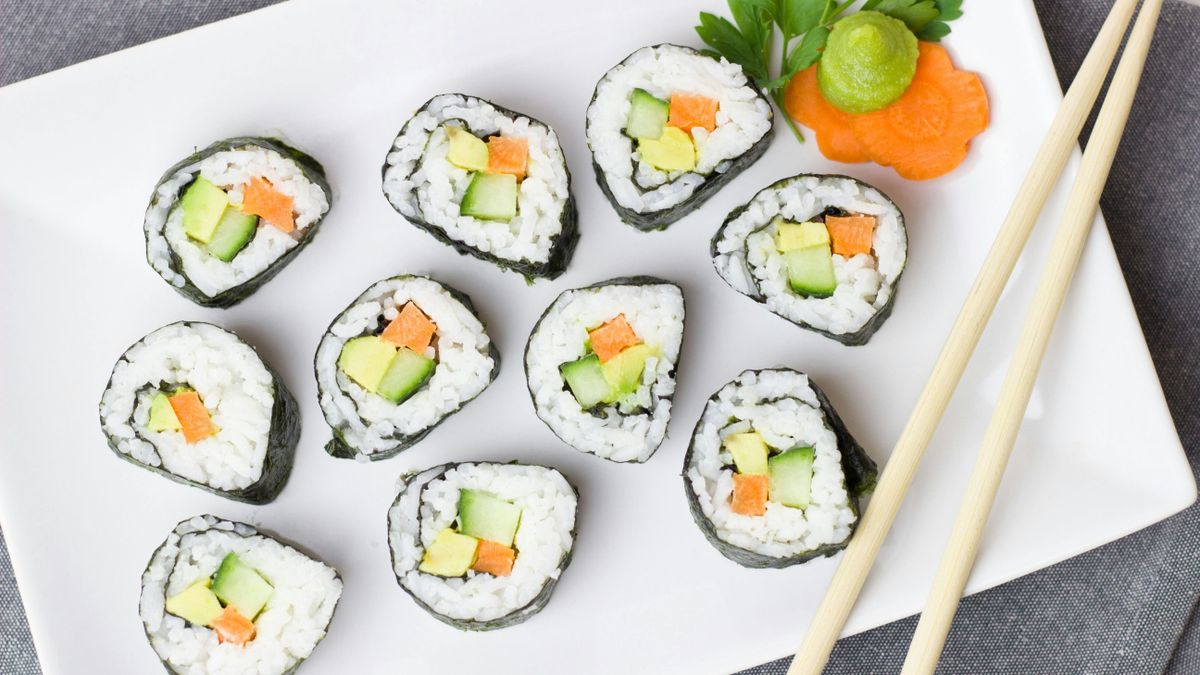 Ketten meghaltak, ötvenen súlyosan megbetegedtek: Rosszul elkészített sushi okozta a tragédiát