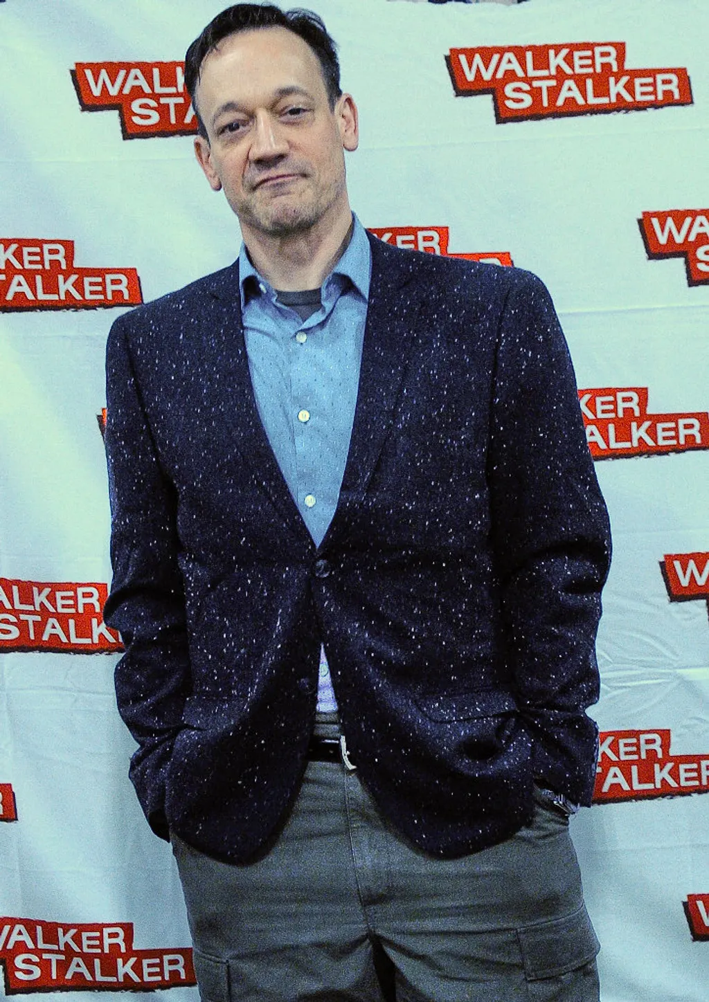 A most 58 éves Ted Raimi amerikai színész, rendező, humorista, író. Leginkább testvére, Sam Raimi filmjeiben szerepel. Sam Raimi készítette a Xénát is.