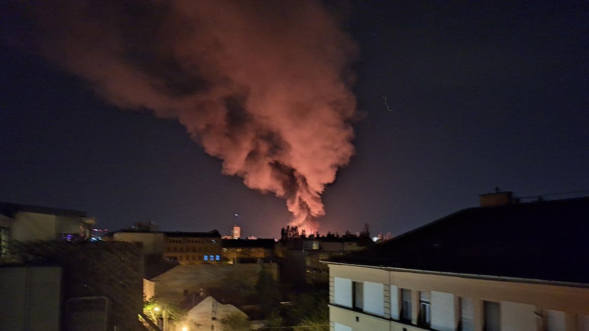 Hatalmas tűz volt Rákosrendezőn az éjszaka