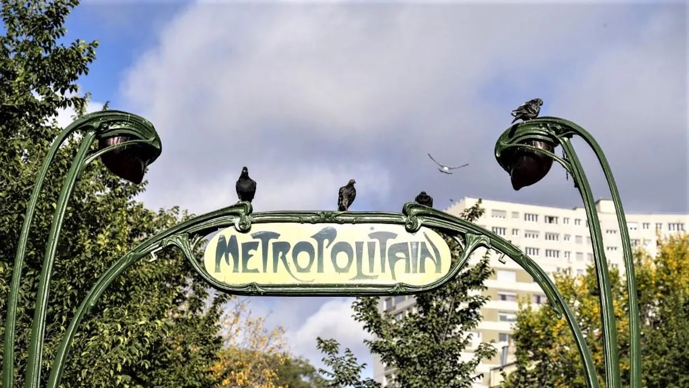 Micsoda ötlet: Úszómedencévé alakítanák át az elhagyott metróállomást Párizsban
