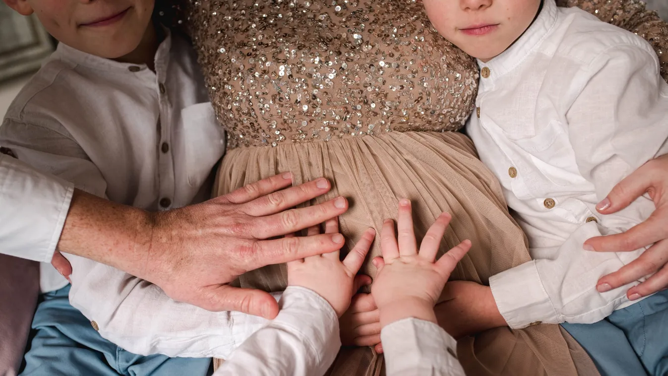 Szülés előtt tették ki a bölcsiből a kisfiamat