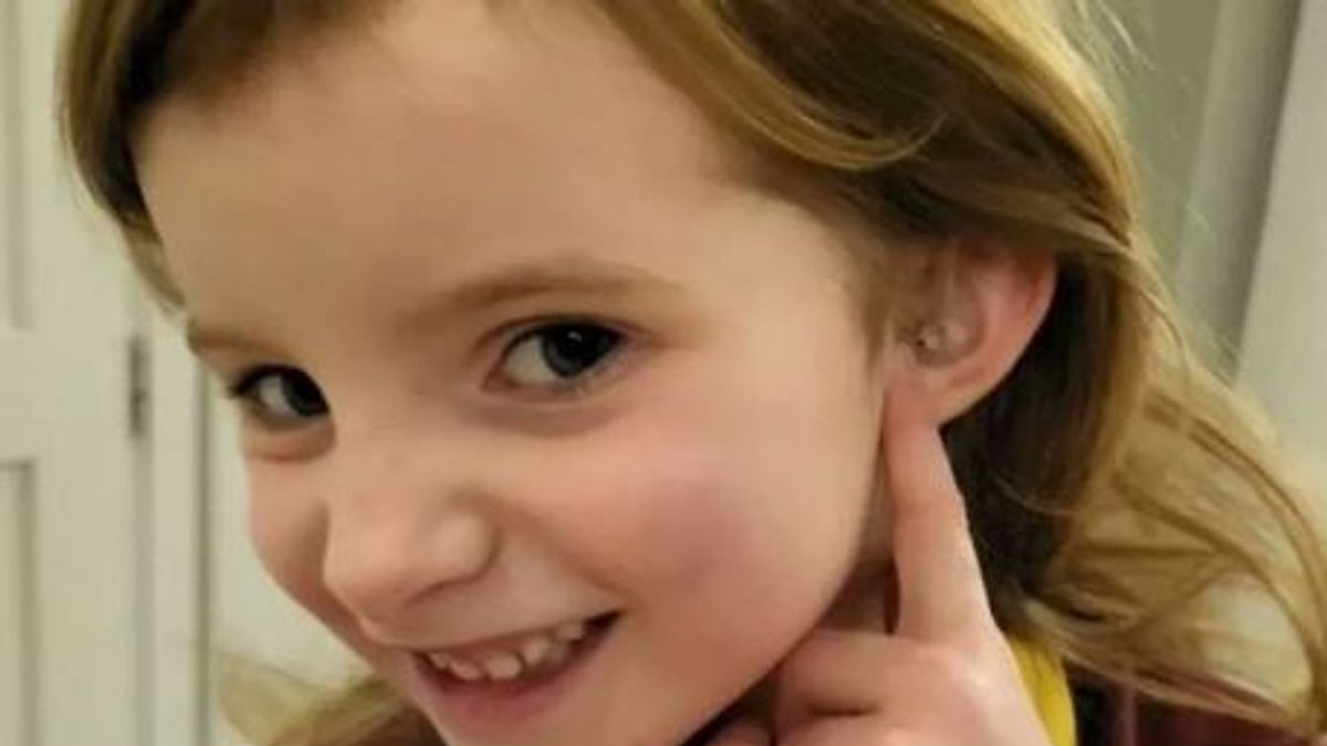 Nem felelt a szülei kérdéseire a négyéves Lexi - a világ egyik legritkább betegségével diagnosztizálták