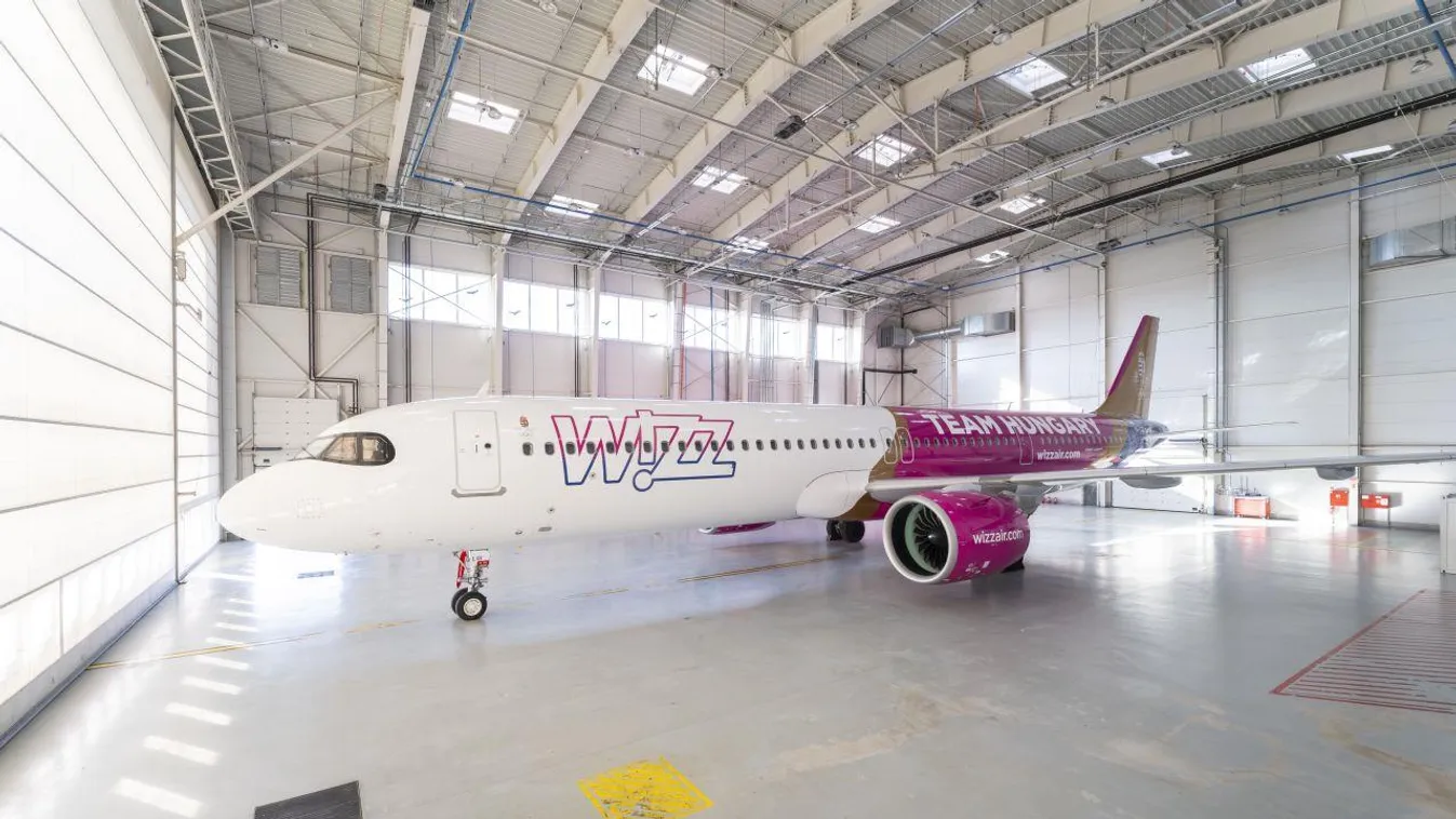 Ilyen egyedi festésű Wizz Air gép szállítja az olimpikonokat