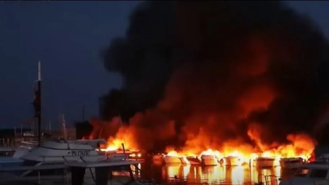 Videó: 22 hajó lángolt az isztriai kikötőben