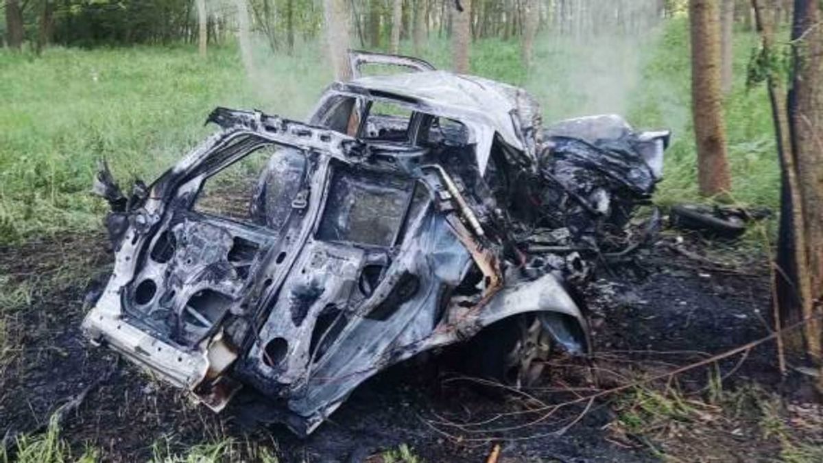 Dráma Monoron: lángoló kocsiból mentették ki a fiatal nőt