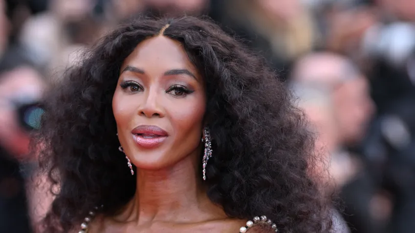 54 éves lett Naomi Campbell: íme a szupermodell legszebb ruhái