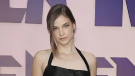 "Magdi anyus" - Palvin Barbi köldökig kivágott ruhában fetreng, de valami nem stimmel