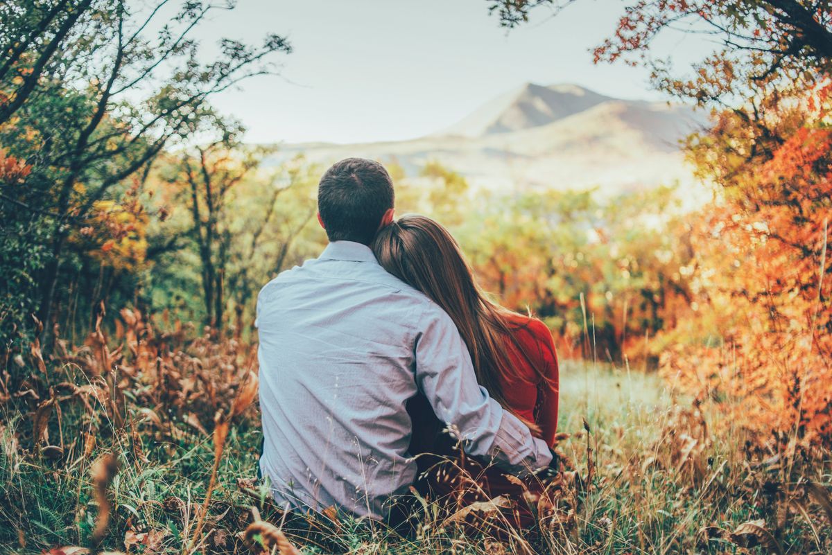 Couple,Is,Hugging,And,Sitting,Close,In,The,Forest